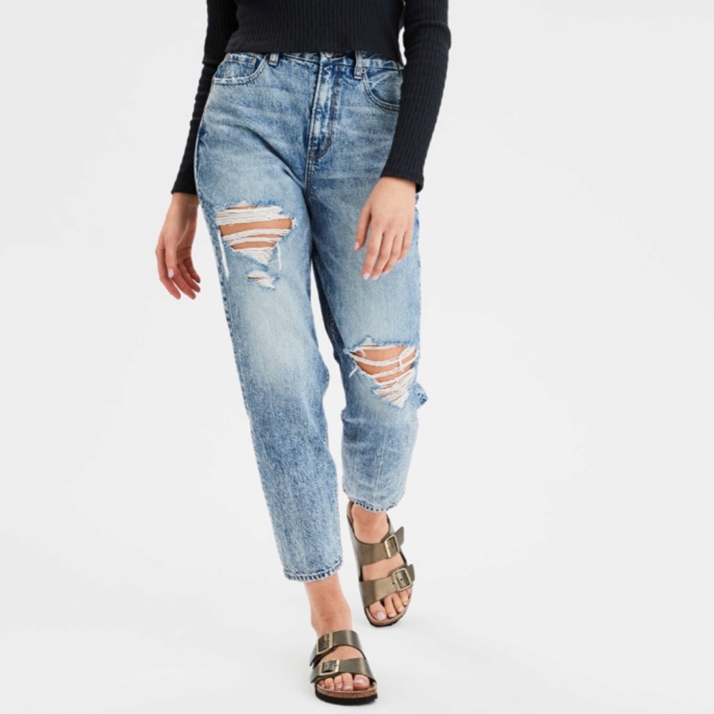 NWT American Eagle High Rise Curvy Ripped Mom Jean